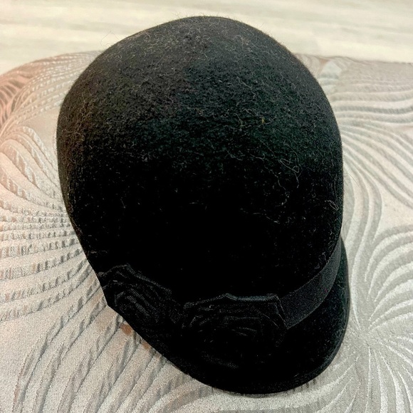 Black hat - Picture 1 of 2